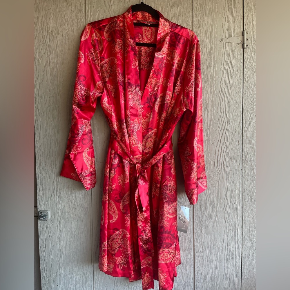 Morgan Taylor robe